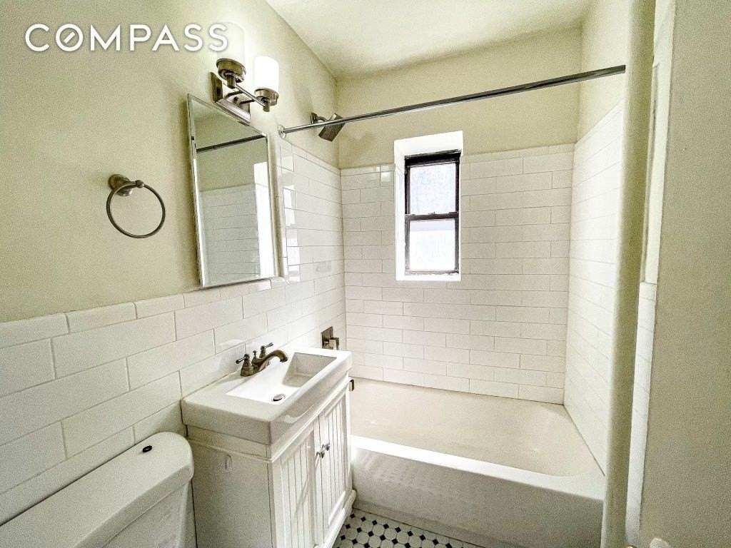 129 E 39th St #2B - Photo 3 of 4