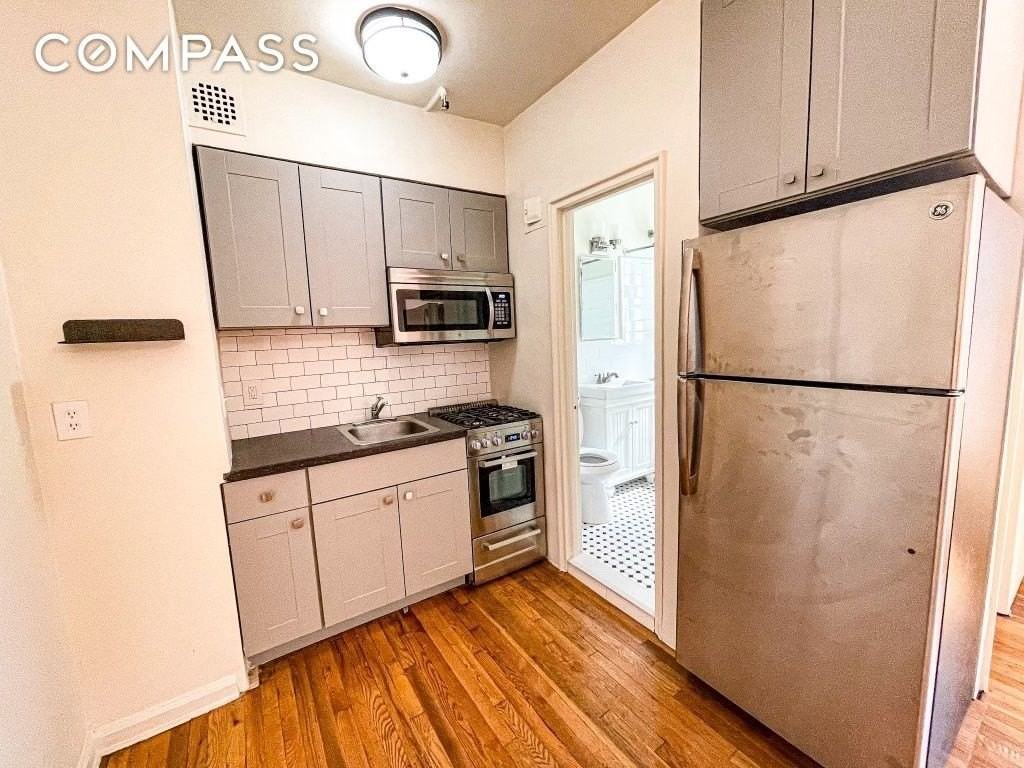 129 E 39th St #2B - Photo 4 of 4