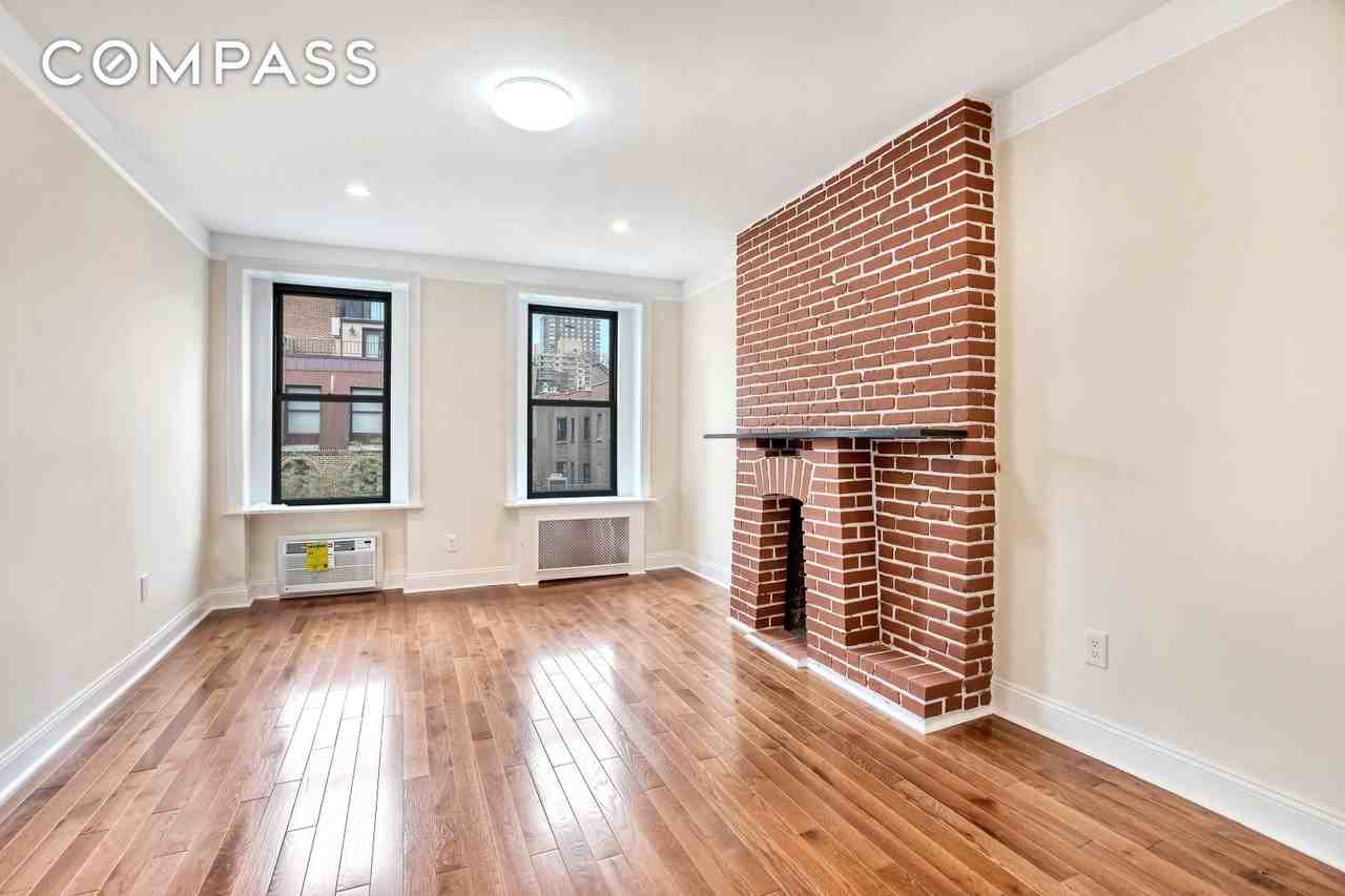 314 E 83rd St #5W - Photo 3 of 4