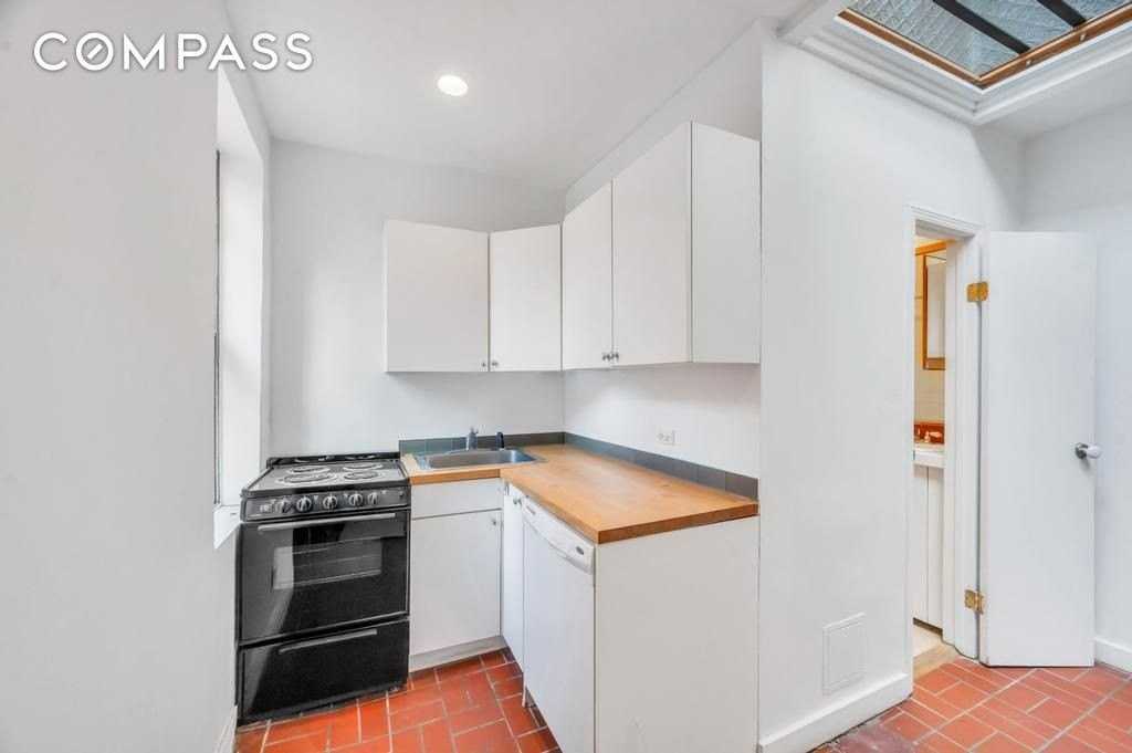 334 E 22nd St #1 - Photo 5 of 17