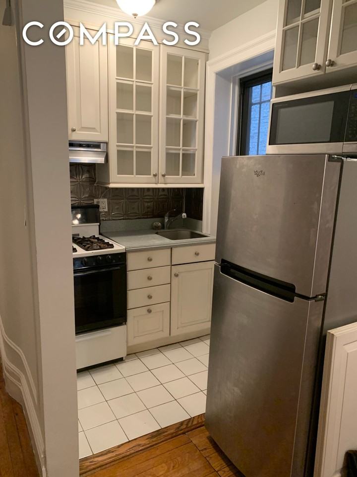 145 W 12th St #1-1 - Photo 5 of 11