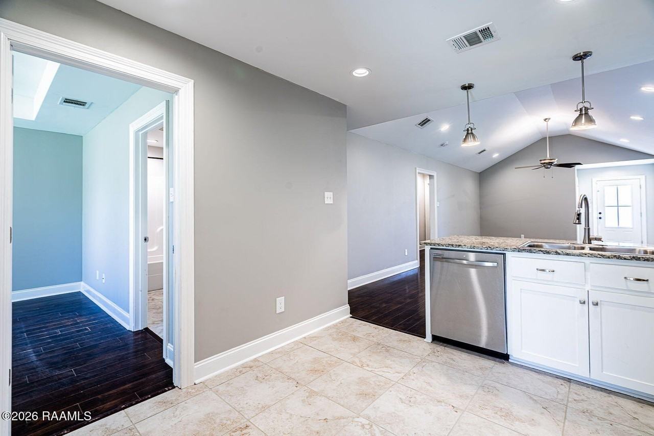 319 Harvest Ln - Photo 6 of 20