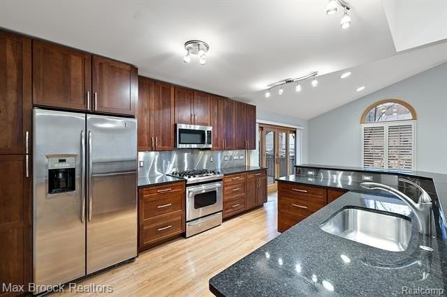 810 Chestnut St - Photo 6 of 22