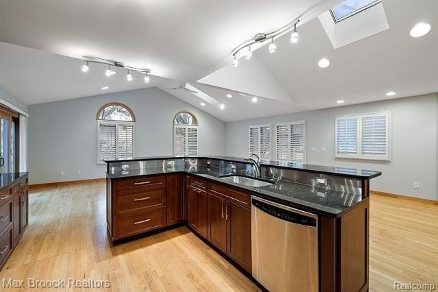 810 Chestnut St - Photo 7 of 22