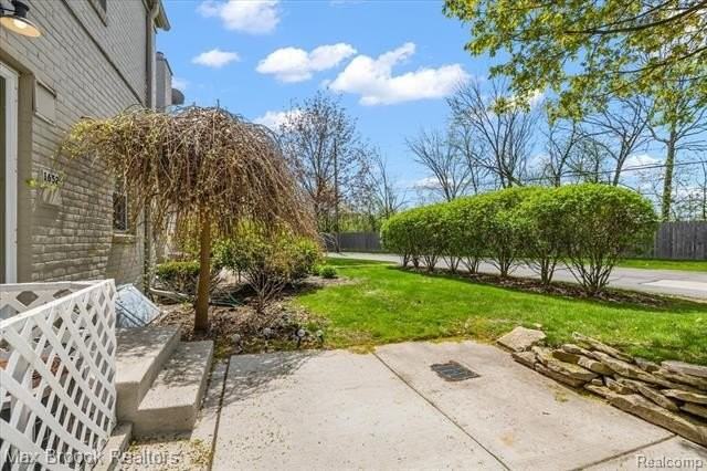 1652 Graefield Rd - Photo 2 of 35