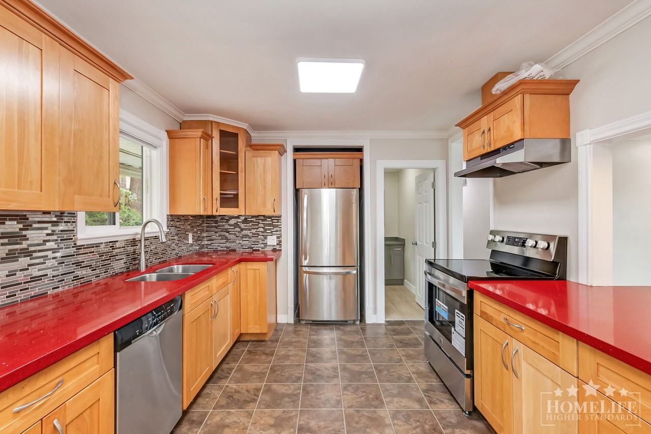 10266 124 St - Photo 5 of 15