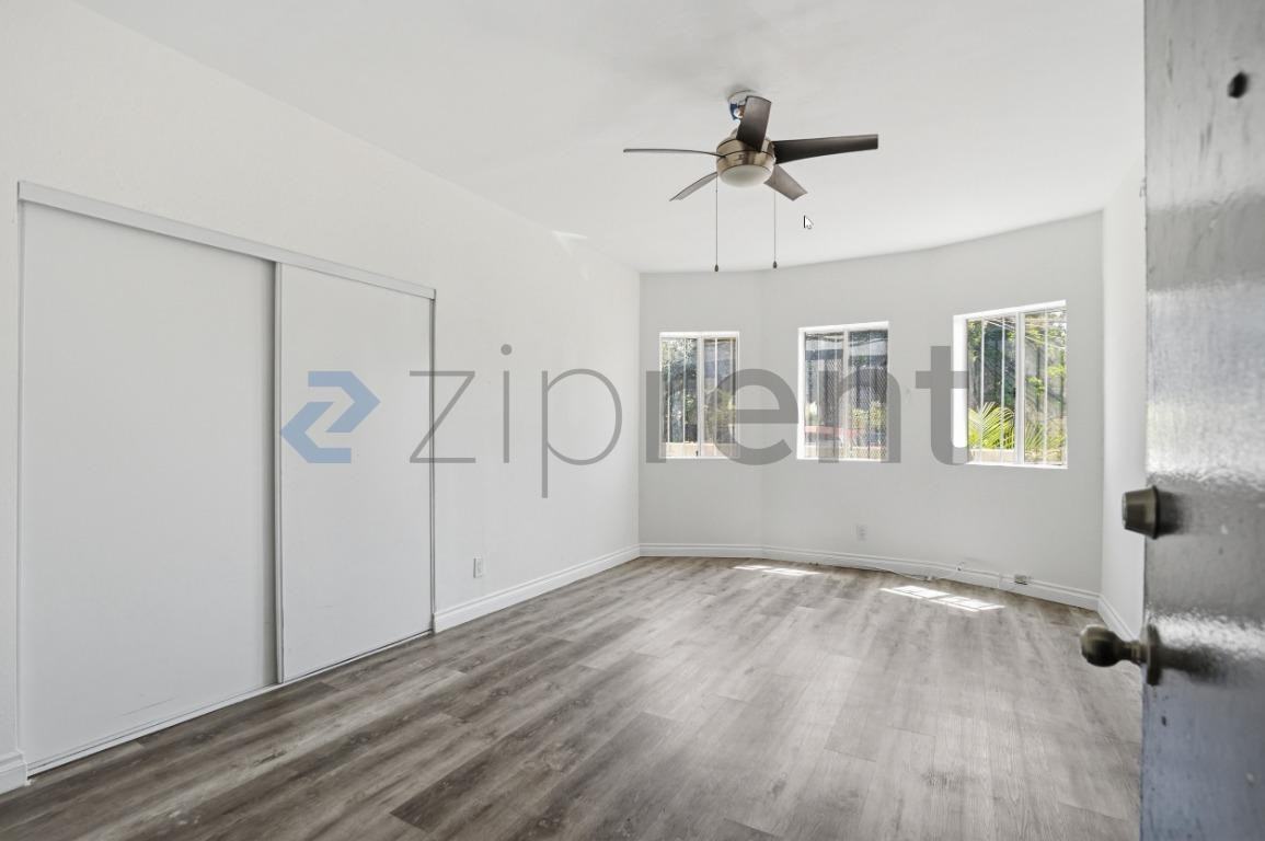 1513 W 12th Pl #3 - Photo 4 of 12