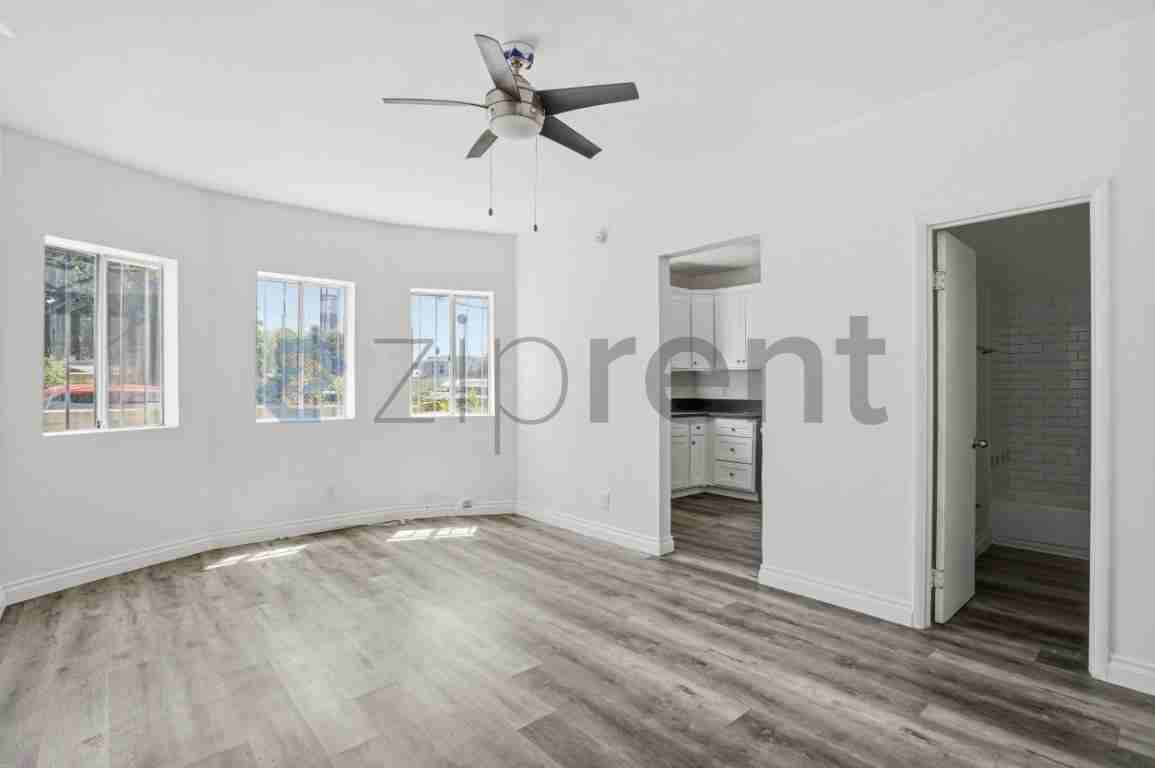 1513 W 12th Pl #3 - Photo 5 of 12