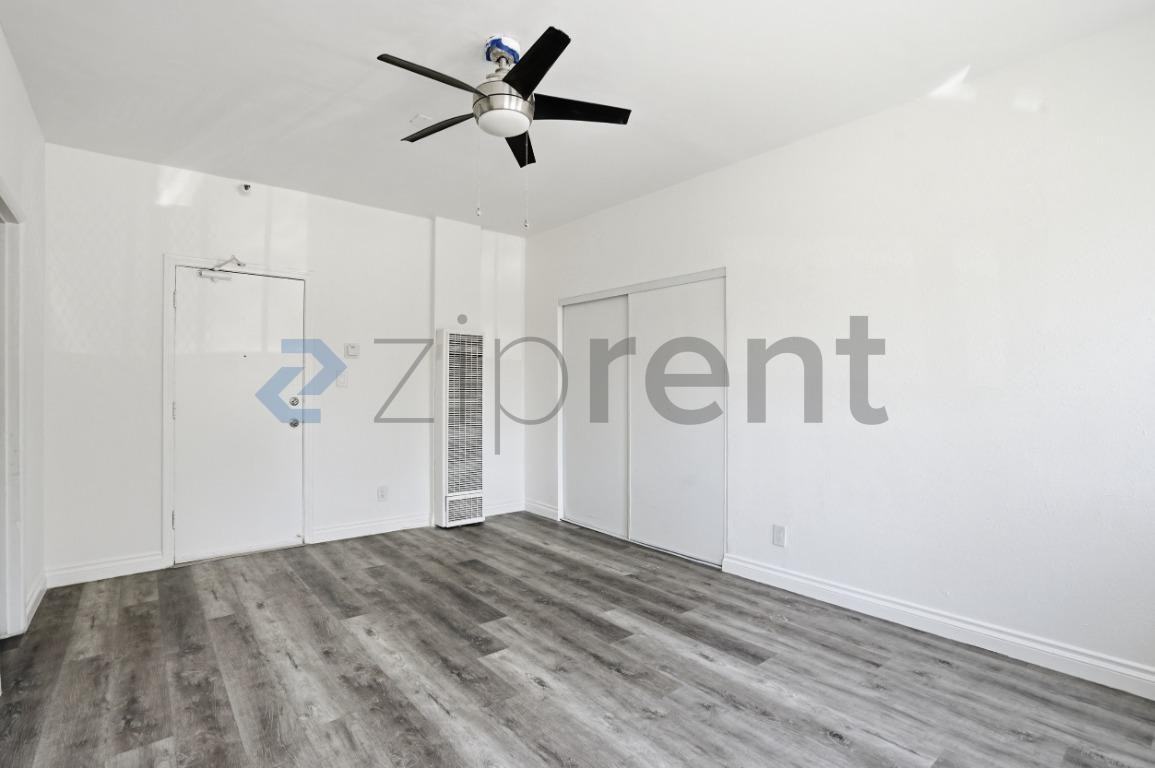 1513 W 12th Pl #3 - Photo 7 of 12