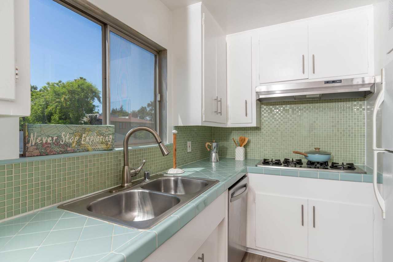 2849 Waverly Dr #3 - Photo 5 of 13