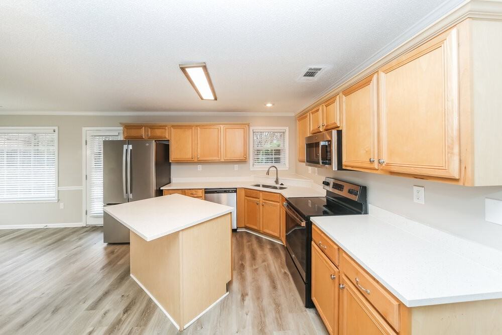 9264 Tamhaven Dr - Photo 7 of 17