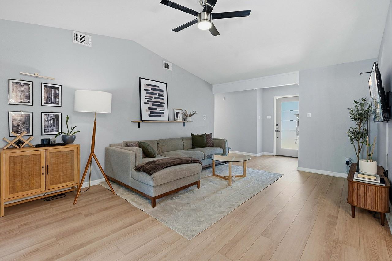 5804 Brook Valley Dr - Photo 3 of 20