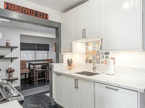 1928 Oleander Ave - Photo 2 of 14