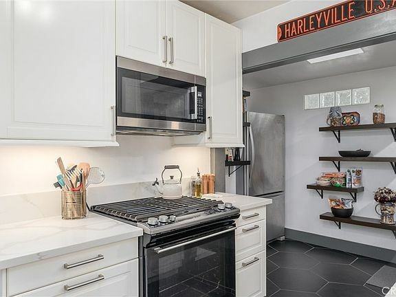 1928 Oleander Ave - Photo 3 of 14