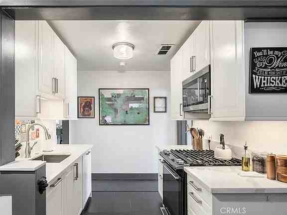 1928 Oleander Ave - Photo 4 of 14