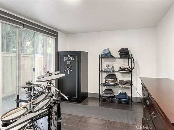 1928 Oleander Ave - Photo 5 of 14