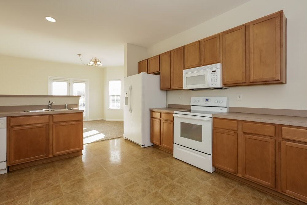 19404 Fridley Ln - Photo 5 of 13