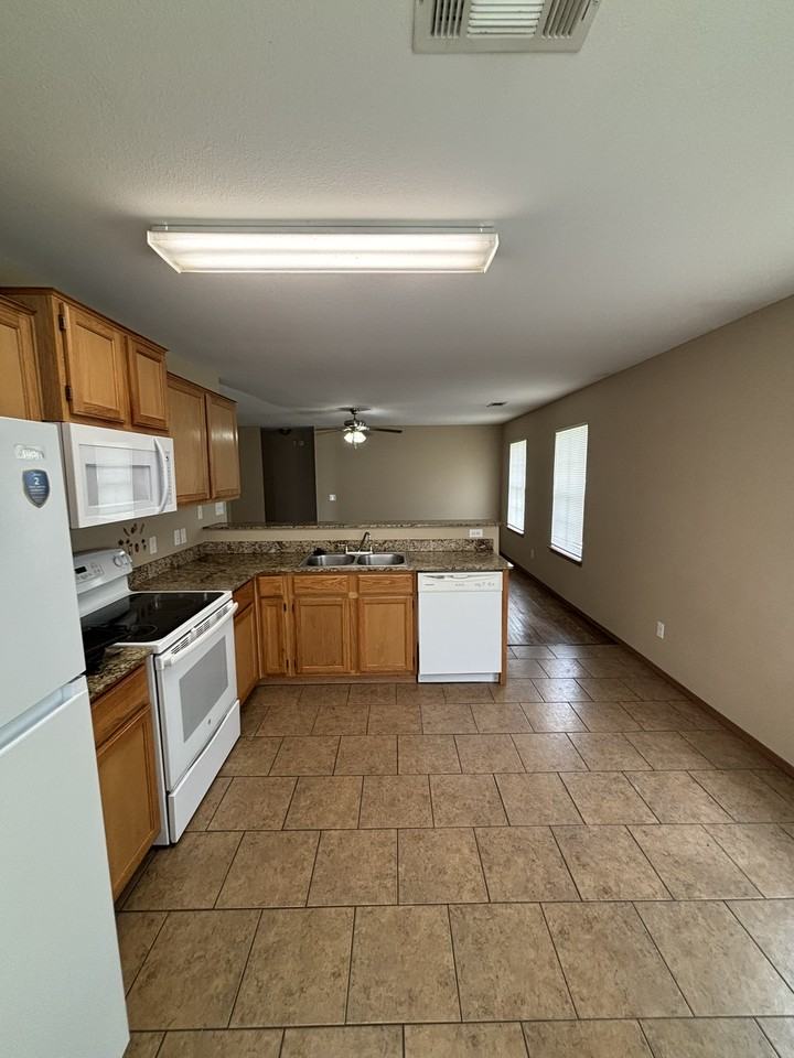240 Sage St #1 - Photo 3 of 11