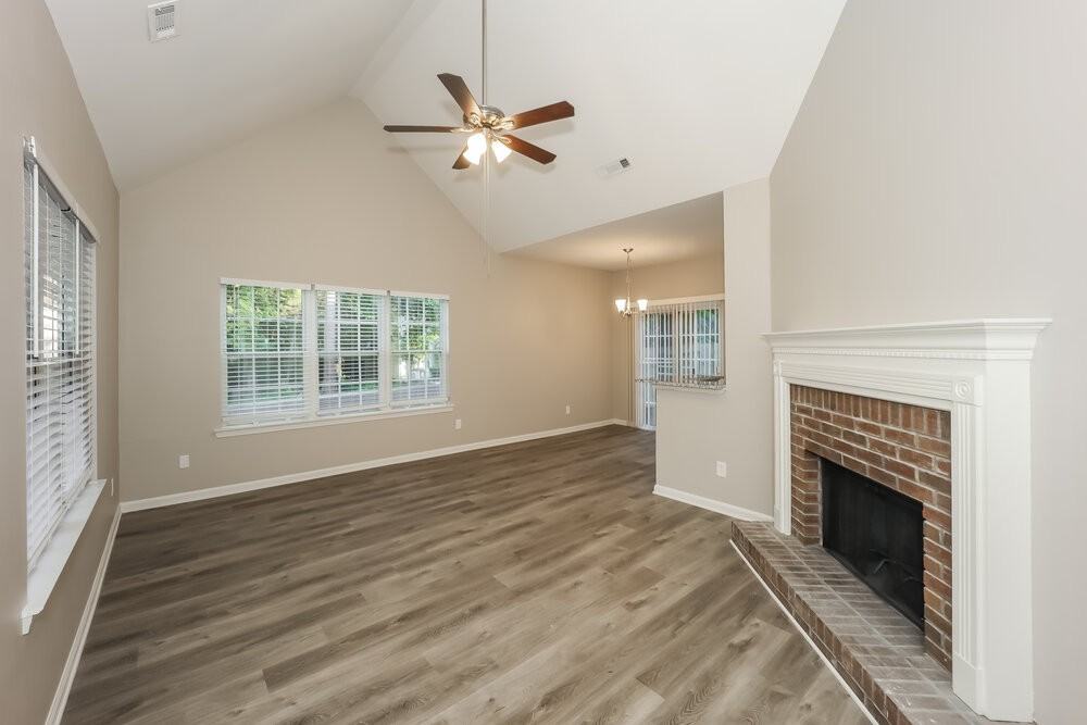 542 N Fairfield Dr - Photo 5 of 17