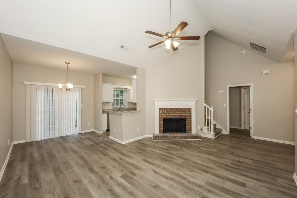 542 N Fairfield Dr - Photo 6 of 17