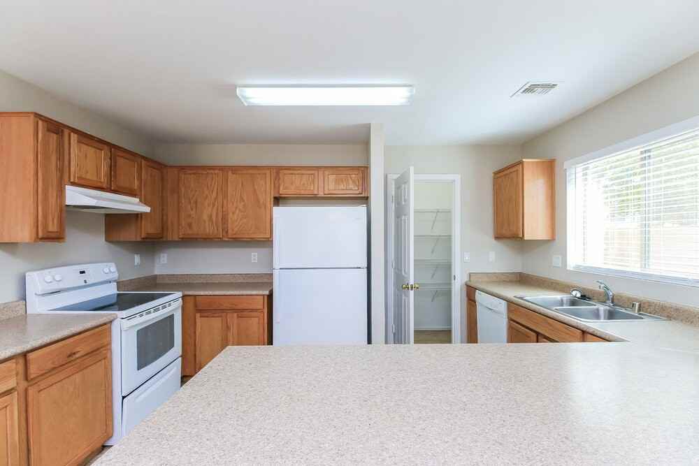 3206 S Justin Dr - Photo 7 of 17