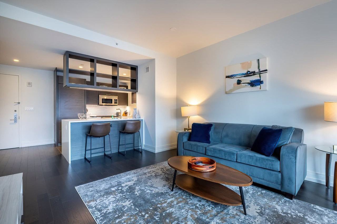 555 10th Ave #1504766P - Photo 3 of 18