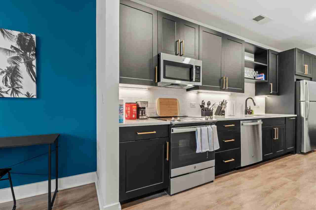 2317 W Grace St #1312501P - Photo 3 of 26