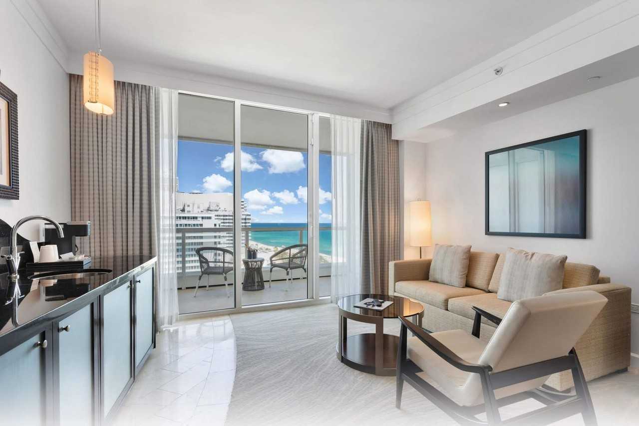 4391 Collins Ave #1325632P - Photo 3 of 7
