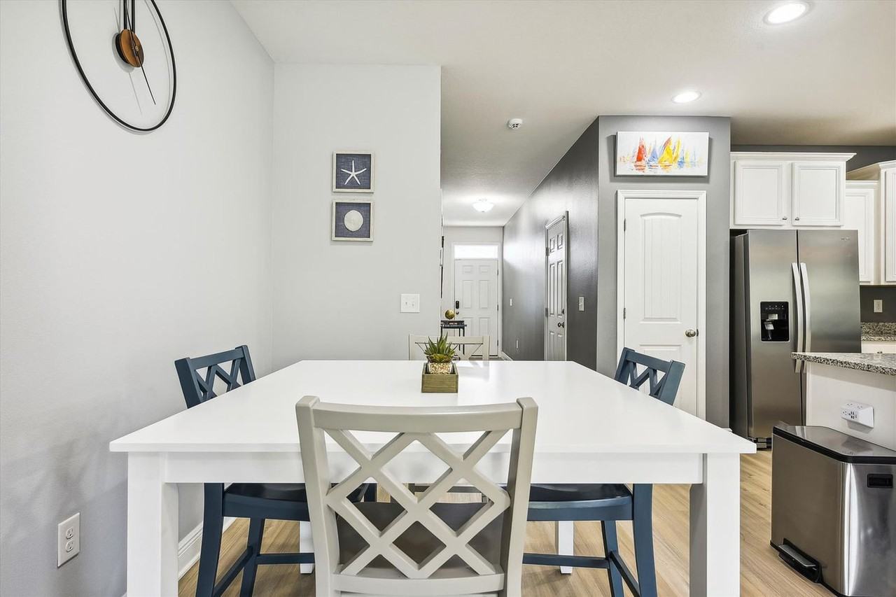 7664 Shadow Lake Drive #1523352P - Photo 5 of 36