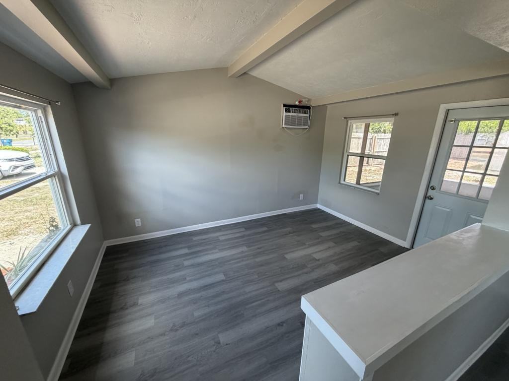 510 Stillwater Ave - Photo 4 of 12