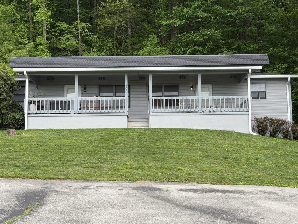 300 Car Mol Dr Apt 3 #Apt 3