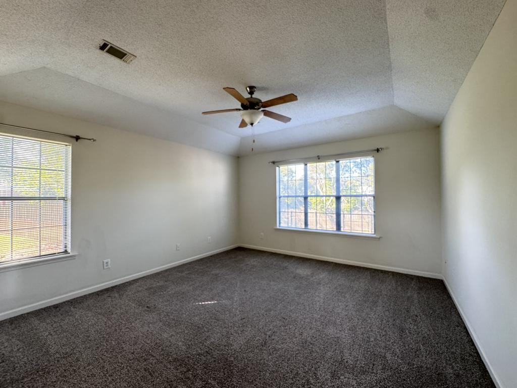 125 Lenox Dr - Photo 4 of 17