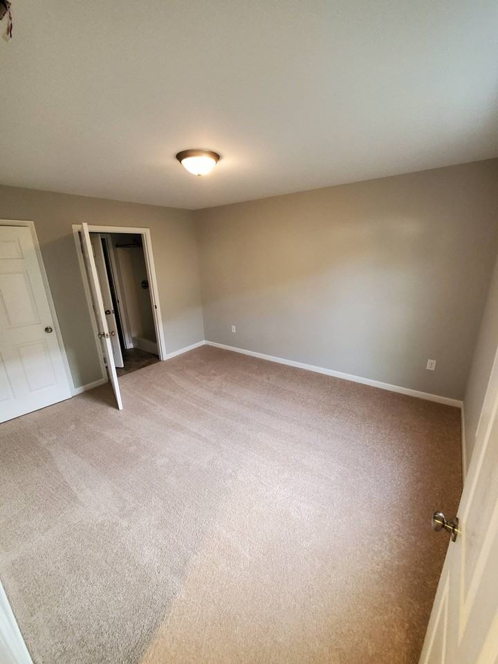 11 Micah Ct #1 - Photo 4 of 8