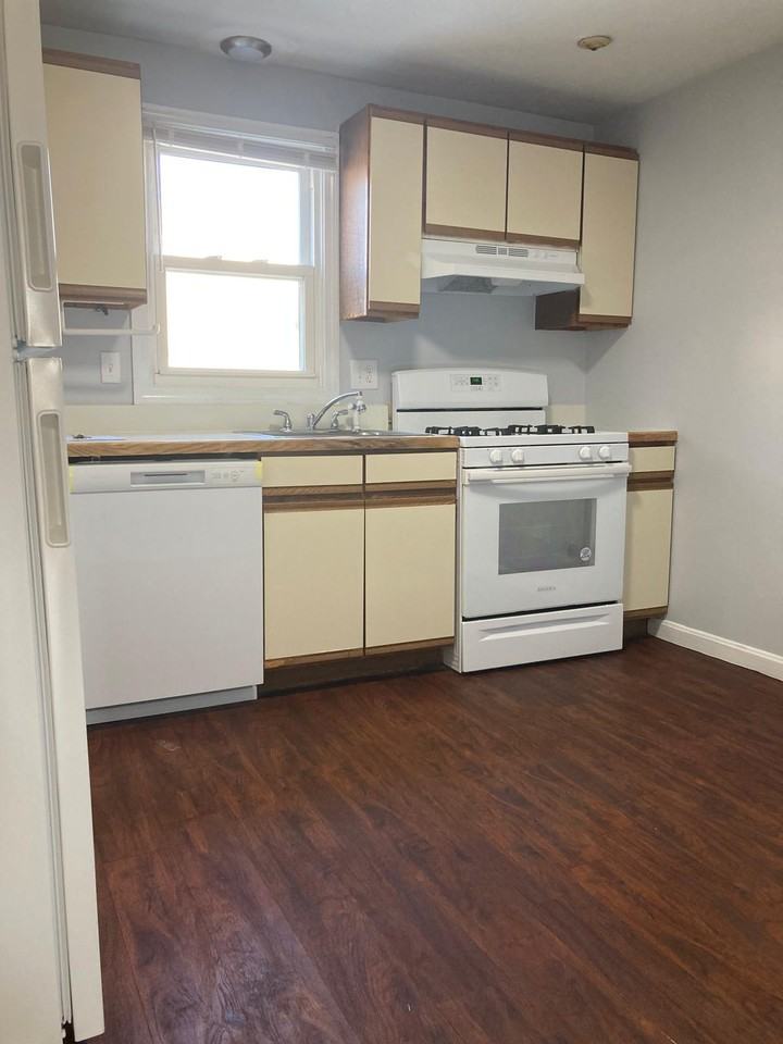 14 Saratoga Ave #4 - Photo 2 of 25