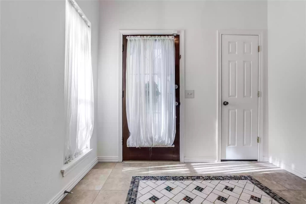 4633 Centenary Dr - Photo 2 of 21