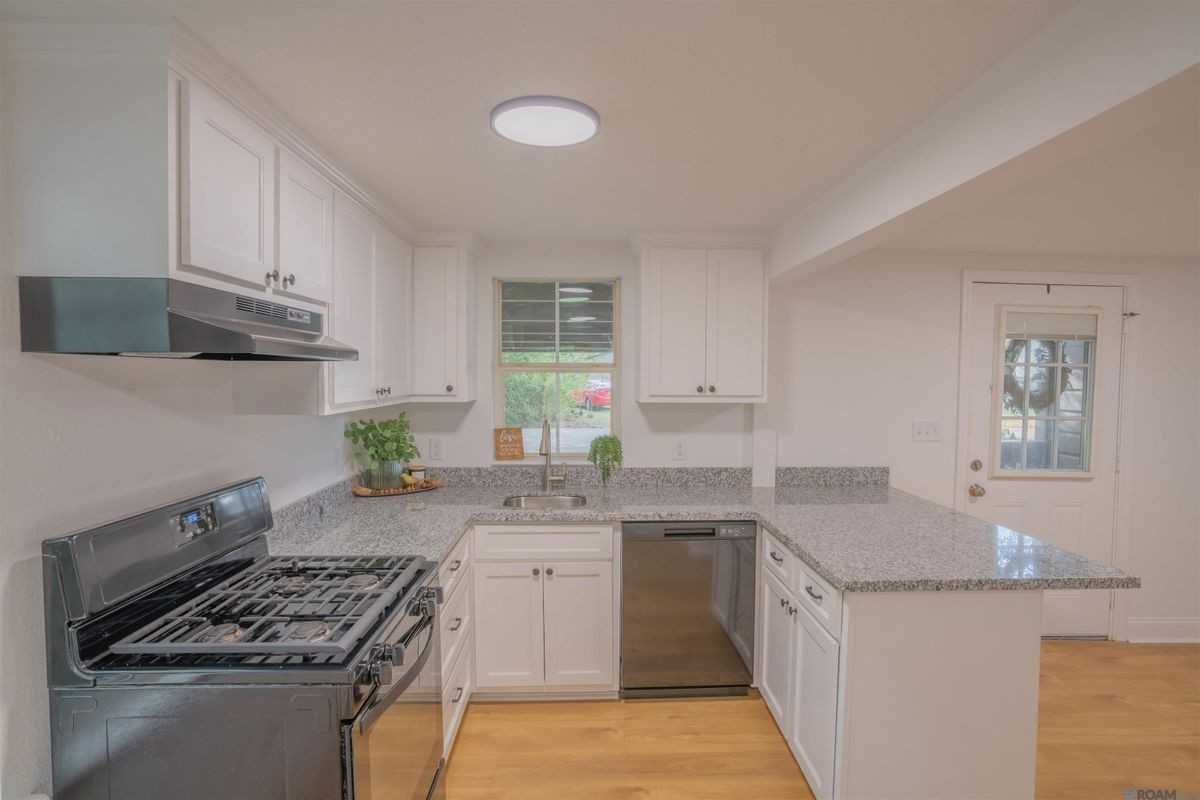 30114 Oak St - Photo 3 of 10