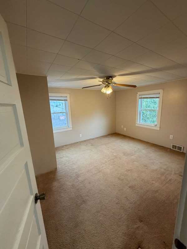 20 Pine St - Photo 5 of 8