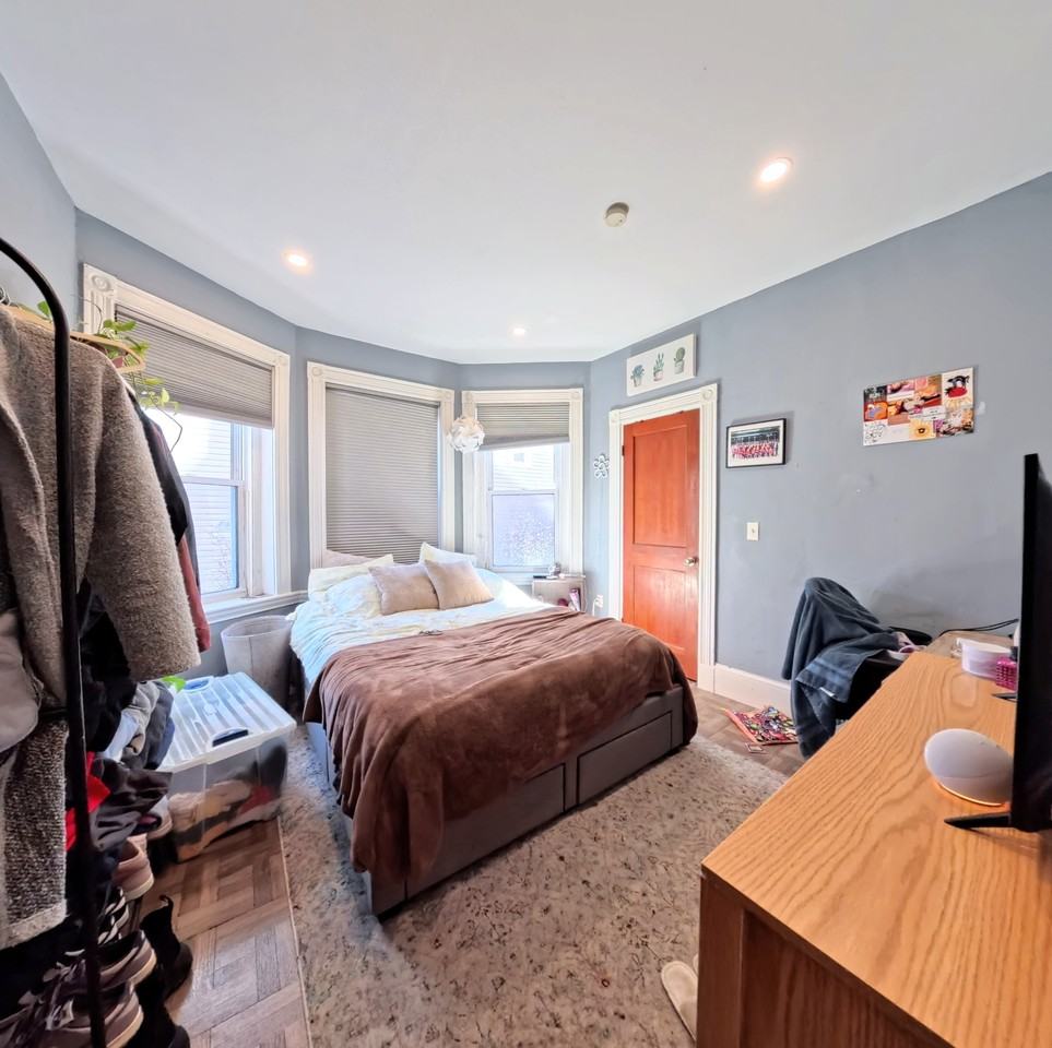 7 Kenney St #1 - Photo 4 of 8