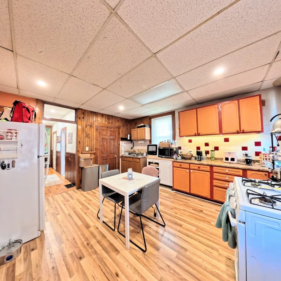 7 Kenney St #1 - Photo 5 of 8