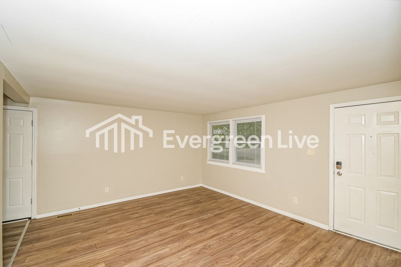 10415 Chris Dr - Photo 2 of 15