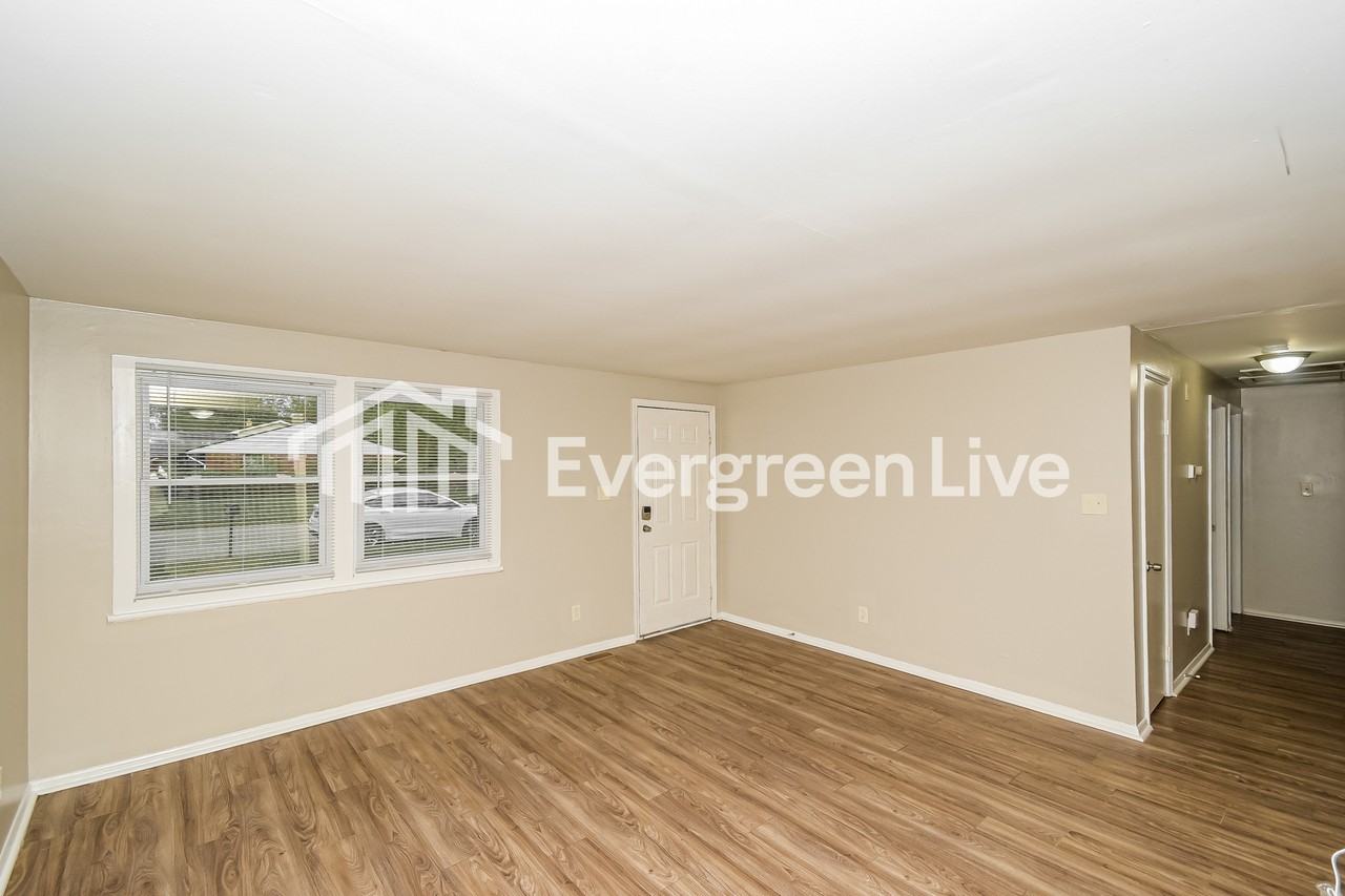 10415 Chris Dr - Photo 3 of 15