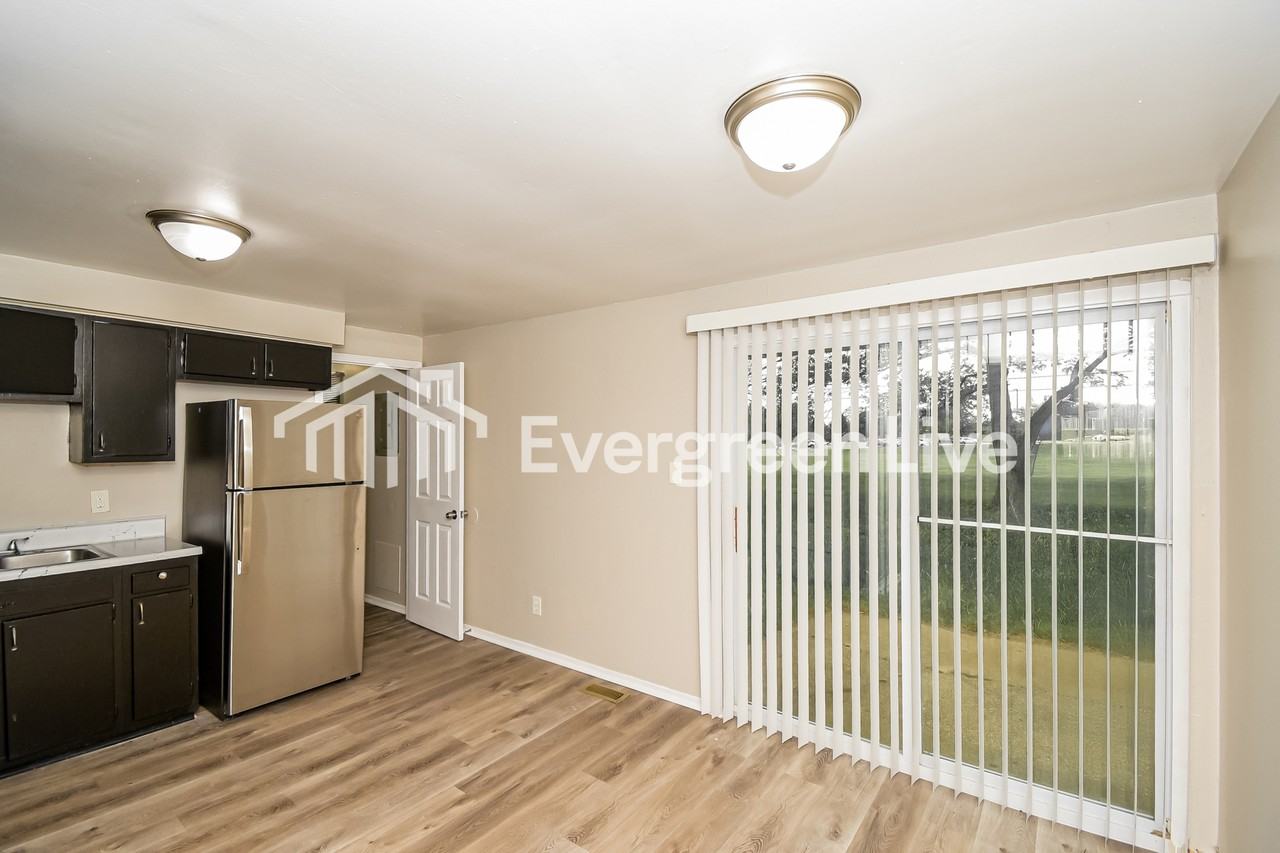 10415 Chris Dr - Photo 4 of 15