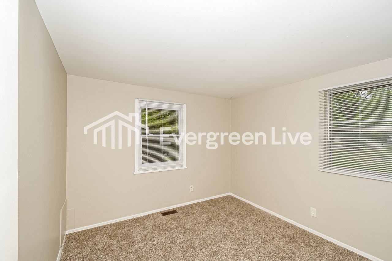 10415 Chris Dr - Photo 7 of 15