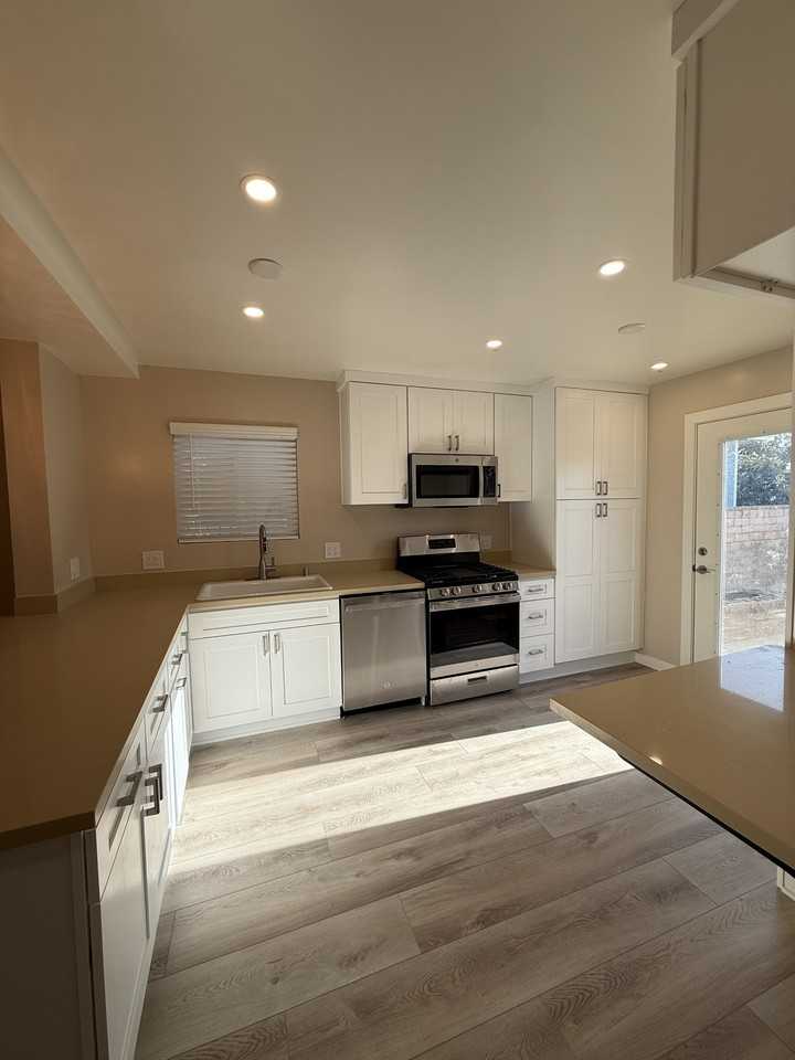 10351 Scoville Ave #1 - Photo 7 of 19