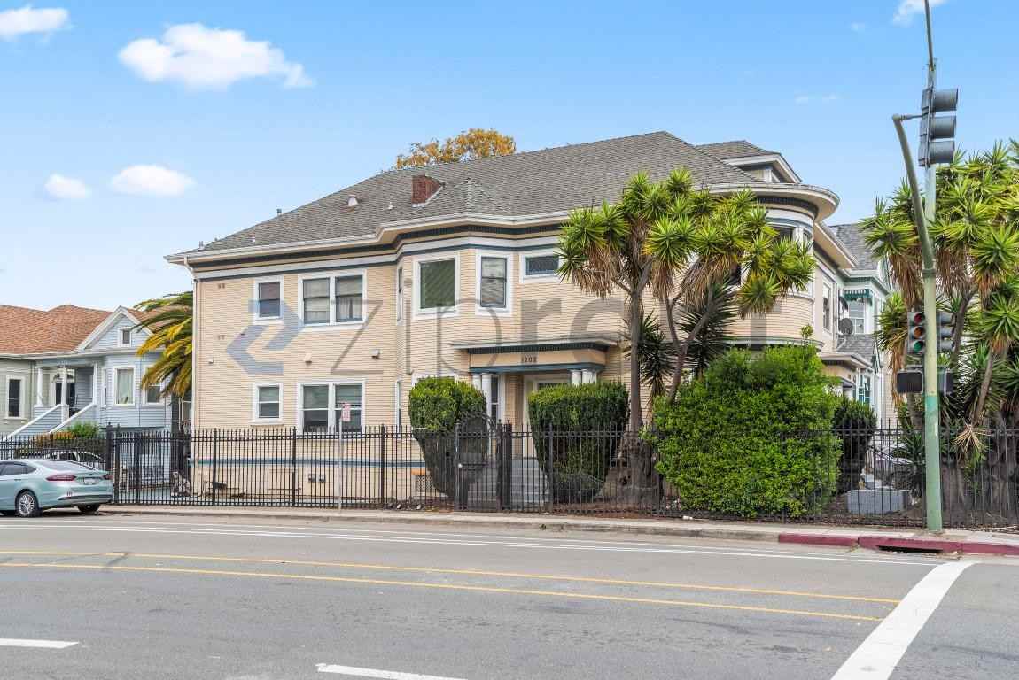 1202 Adeline St - Photo 2 of 31