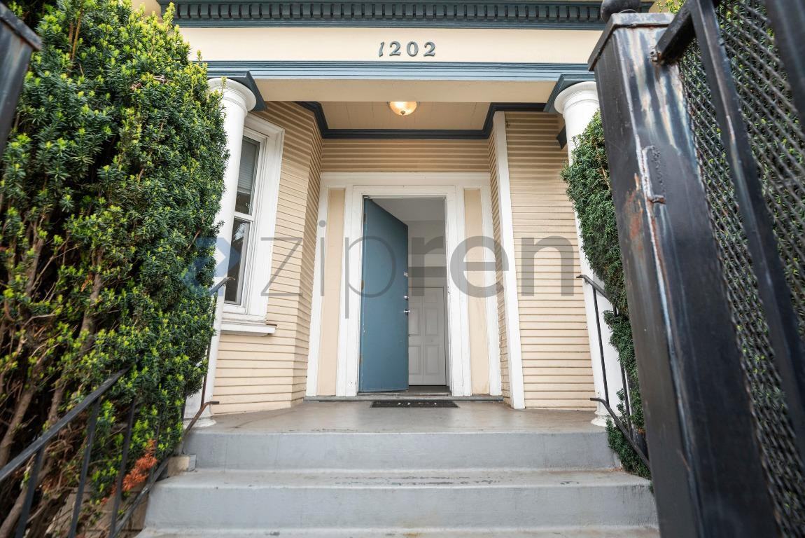 1202 Adeline St - Photo 4 of 31