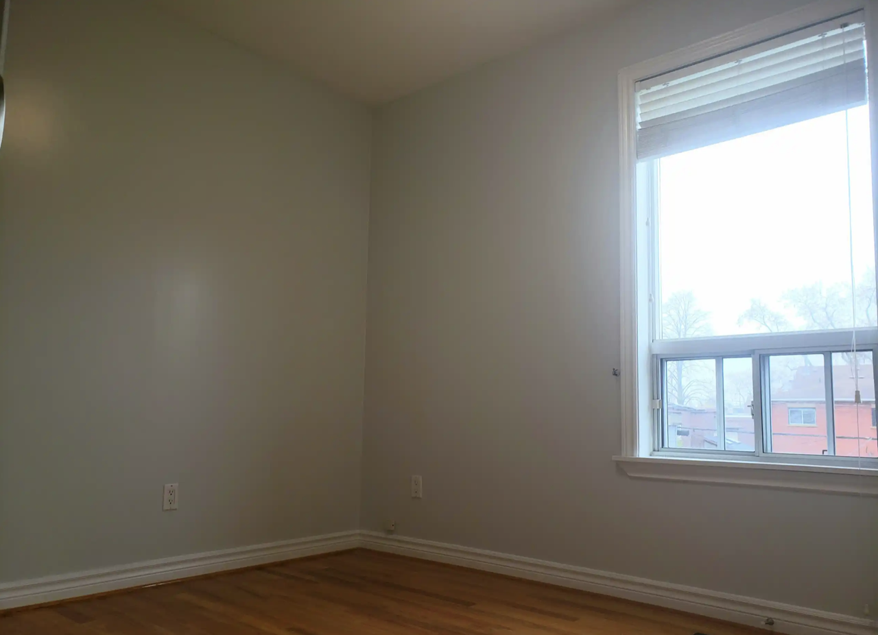 984 Ossington Avenue - Photo 4 of 7