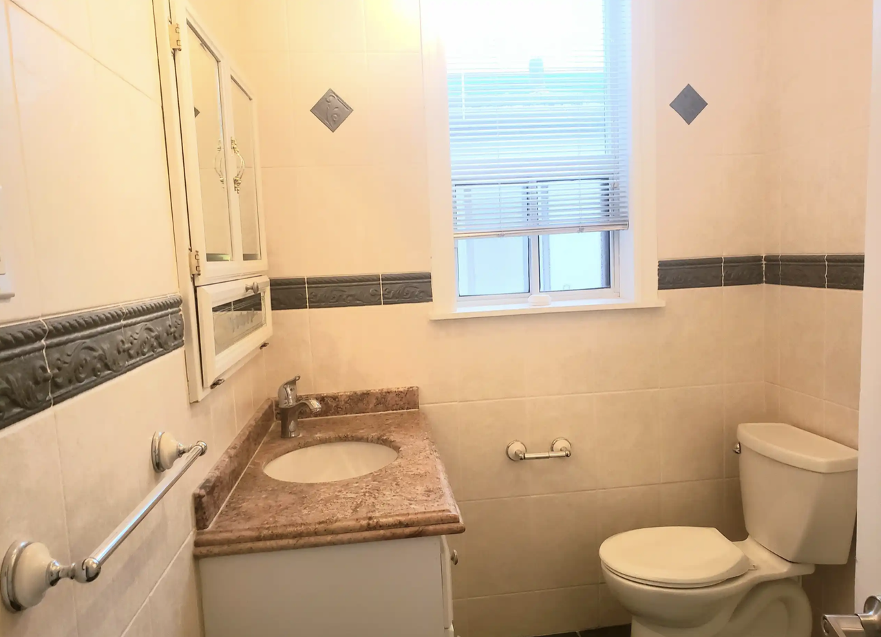 984 Ossington Avenue - Photo 2 of 7