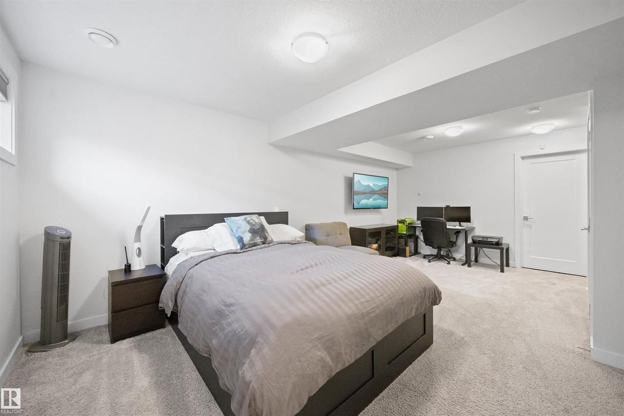 4024 Blackbird Link Northwest, Edmonton, Alberta, Canada, T5S 0K7 - Photo 3 of 28