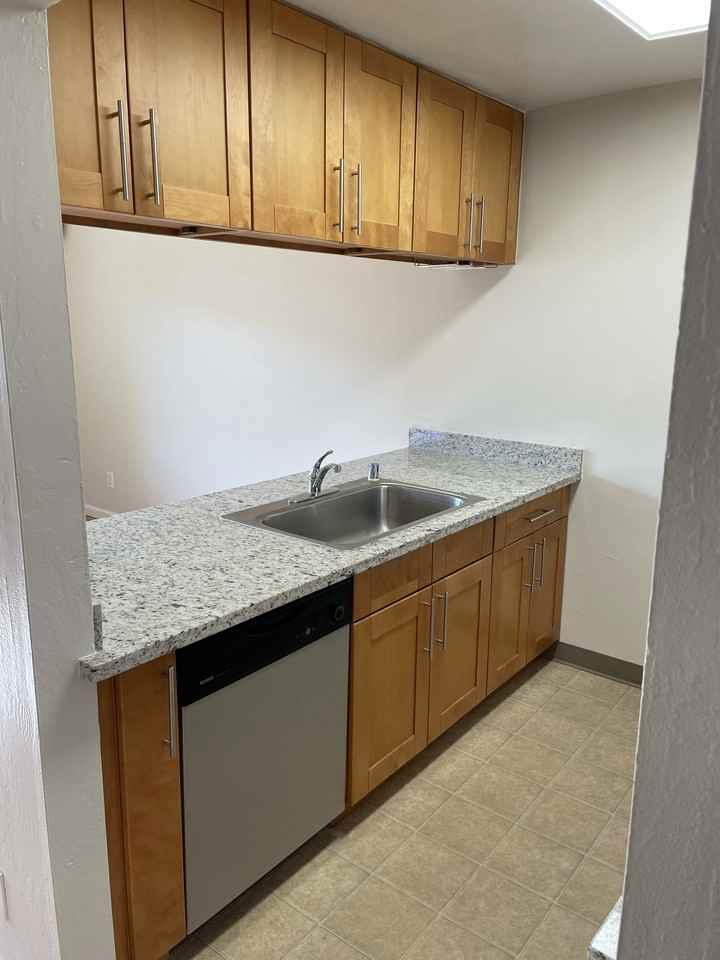 240 Hollis Ave #21 - Photo 5 of 31